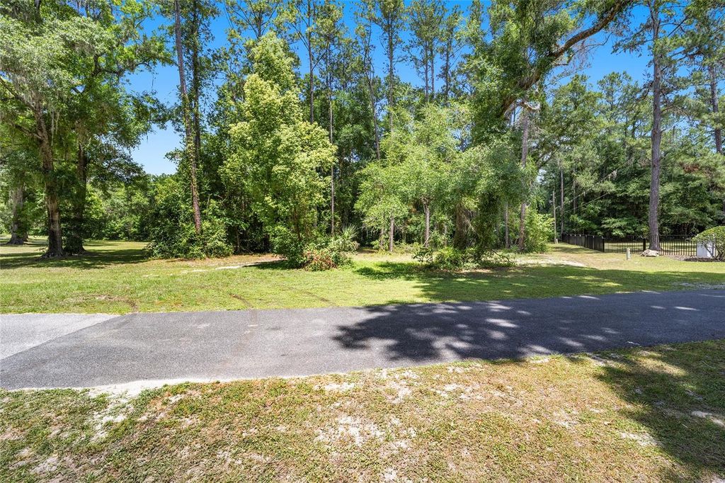 Photo of 4850 SE 11th Avenue, Ocala, FL 34480 (MLS # OM677365)