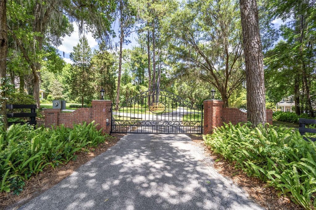 Photo of 4850 SE 11th Avenue, Ocala, FL 34480 (MLS # OM677365)