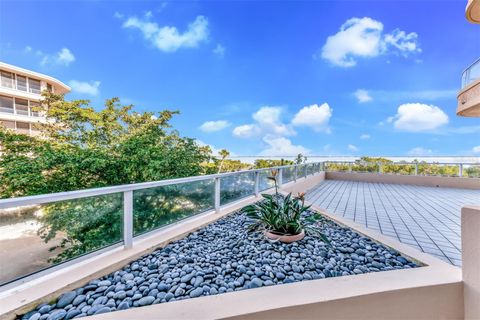 A home in LONGBOAT KEY