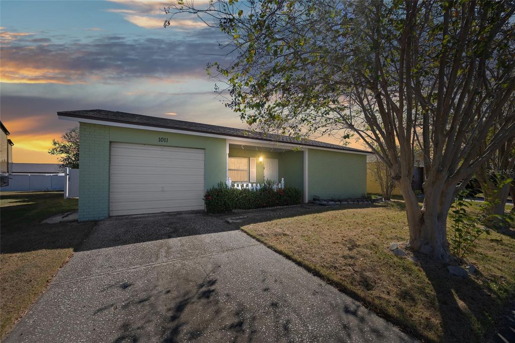 Photo of 1011 Lochmont Drive, Brandon, FL 33511 (MLS # TB8445734)