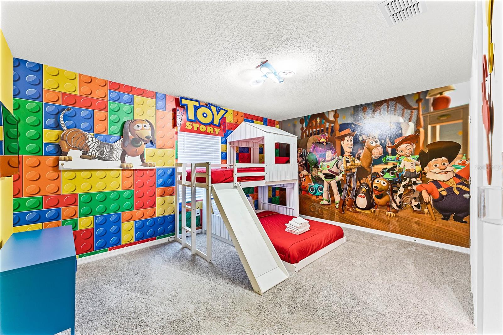 1799 TROPICAL PALMS CIRCLE