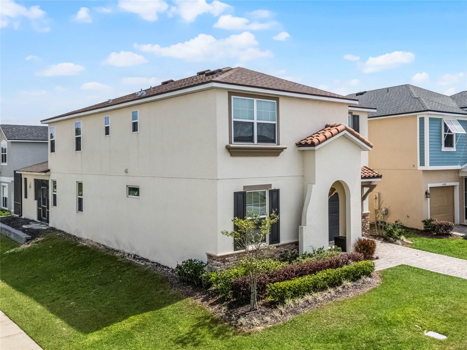 1799 TROPICAL PALMS CIRCLE