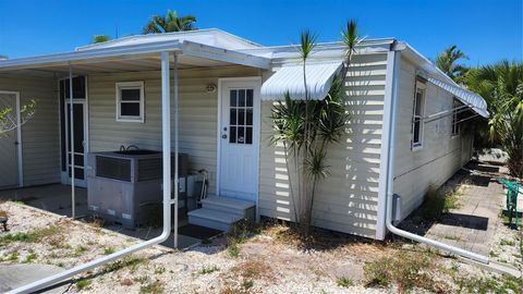 A home in PALMETTO