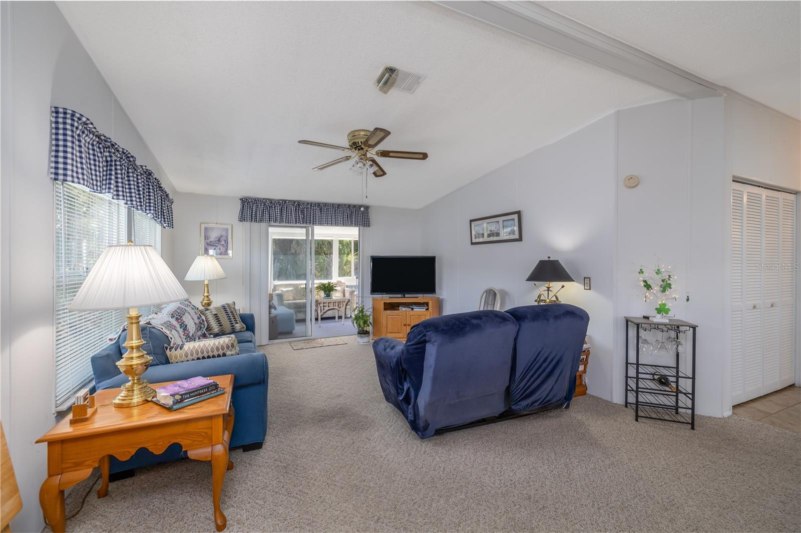 810 N NAVIGATORS WAY