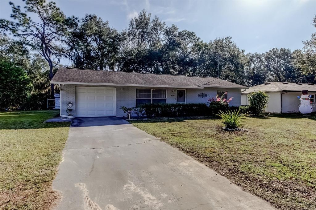 Photo of 39748 Meadowood Loop, Zephyrhills, FL 33542 (MLS # TB8467239)