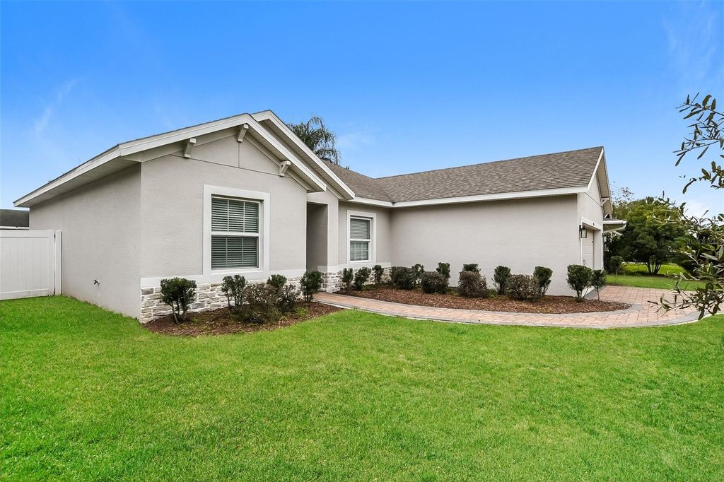 Photo of 1408 E Lakeview Avenue, Eustis, FL 32726 (MLS # O6368203)