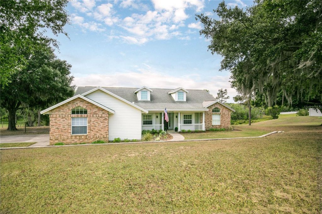 Photo of 17728 Palm View Circle, Mount Dora, FL 32757 (MLS # G5103252)