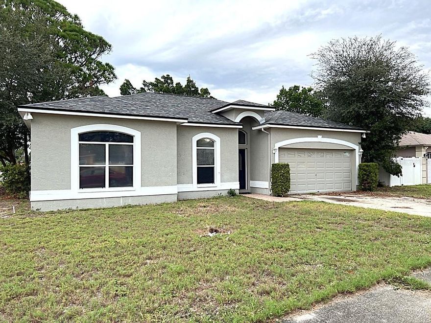Come see this 3/2 home with all tile and laminate flooring, 2-car garage, separate dining room, kitchen has a large pantry, split bedrooms, primary bedroom has walk-in closet, GARDEN TUB for soaking plus a shower. Contemporary layout with high ceilings, and ceiling fans. A 15-minute ride to downtown St. Petersburg, close to beaches, restaurants, etc., Call for showing!