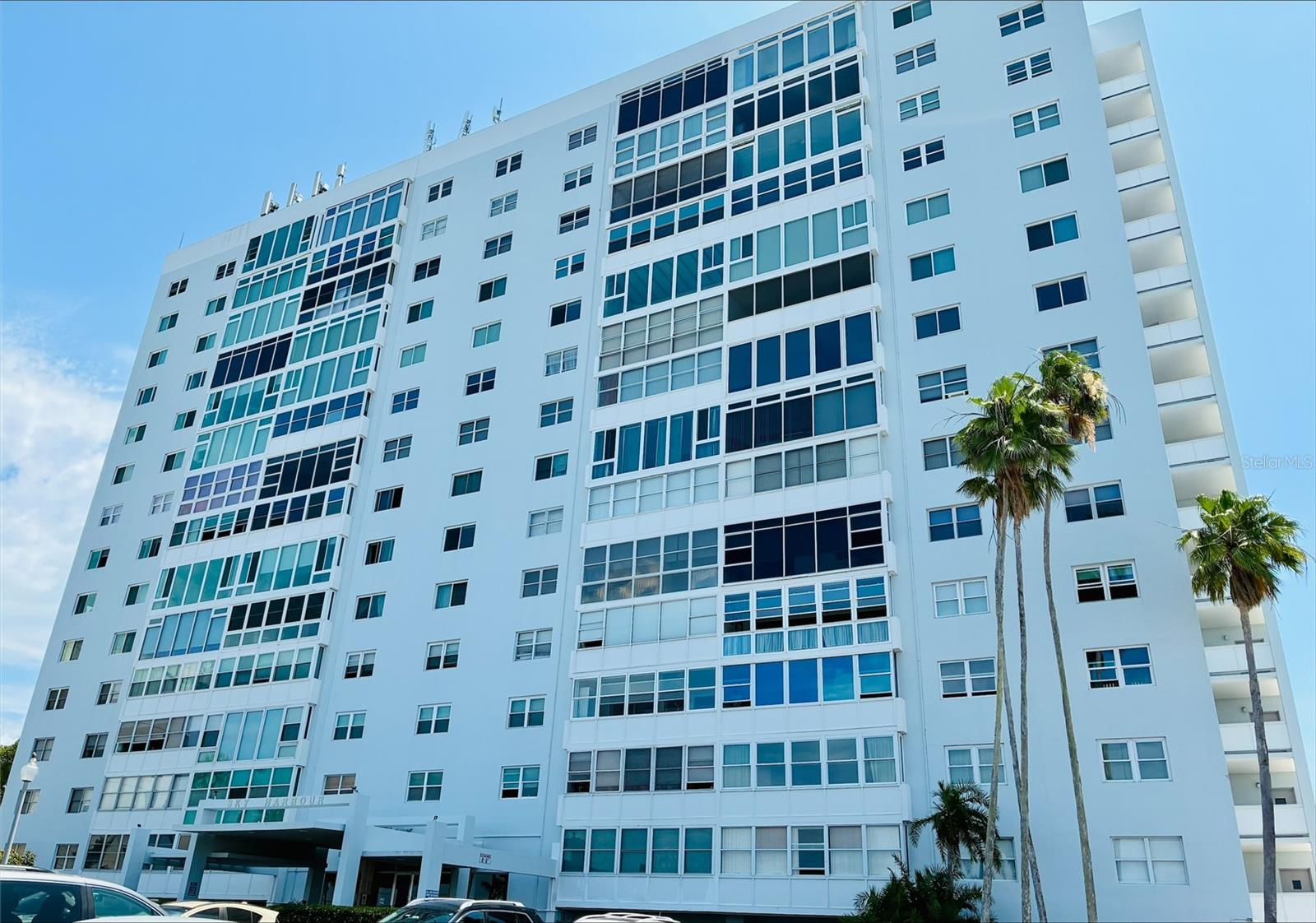 SKY HARBOUR CONDO APTS - Residential Lease