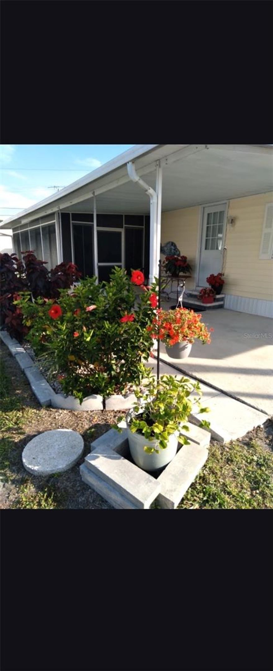 Location, Location, Location discover meticulously updated 1 bedroom 1 bath located in the highly desirable Gulf Gate area seeking affordable Fl getaway Just 13 mins to Stunning White Sands of Siesta Key Beach. Gulf Gate Village known for its eclectic mix of Sarasota's greatest Restaurants specialty market it won't last long