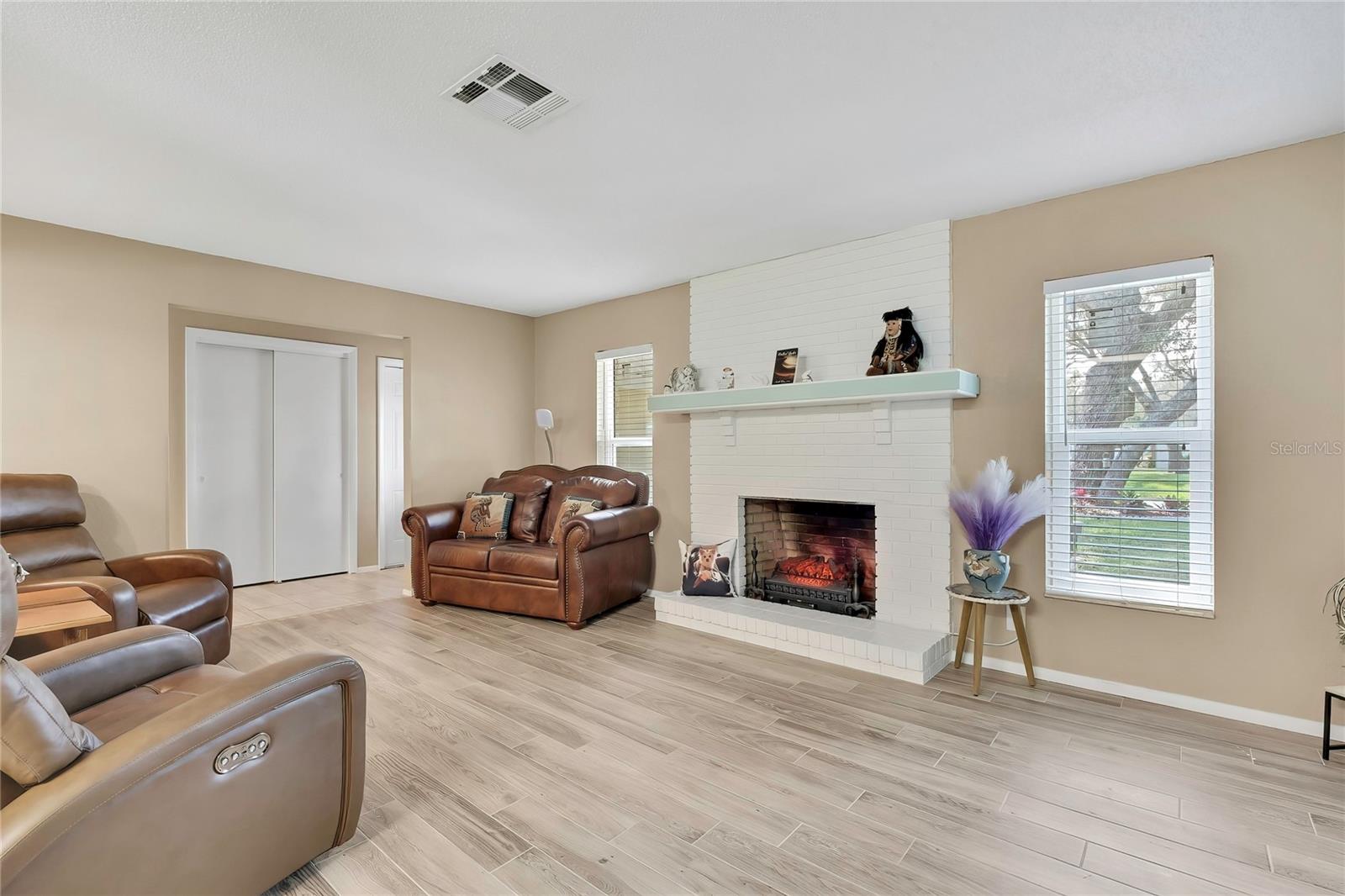 SPRING HILL - Residential