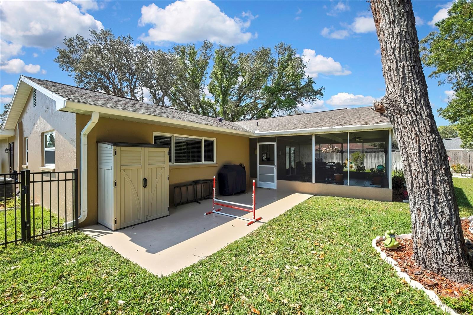 SPRING HILL - Residential