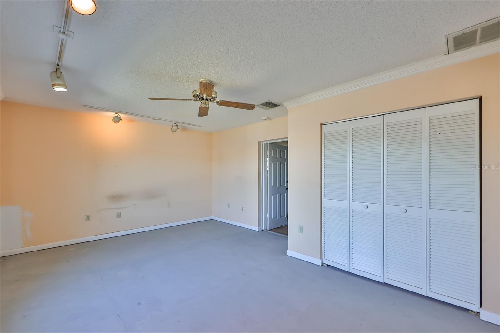 DEL WEBBS SUN CITY FLORIDA UN - Residential