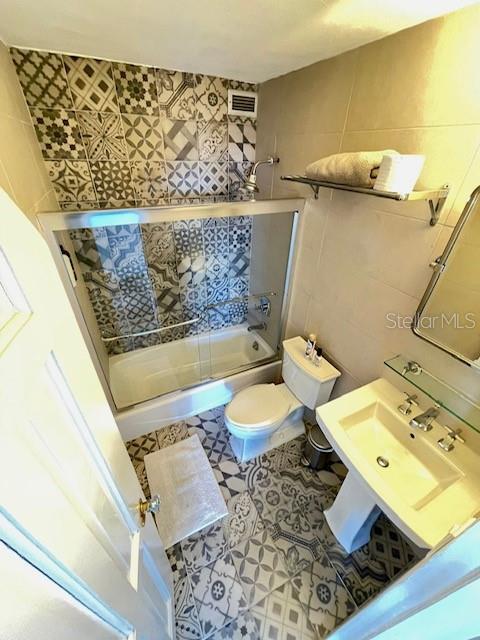 WALDORF TOWER ISLA VERDE - Residential Lease