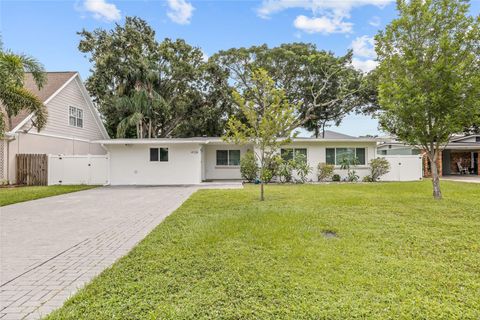 Photo of 4106 W Mckay Avenue, Tampa, FL 33609 (MLS # TB8417902)