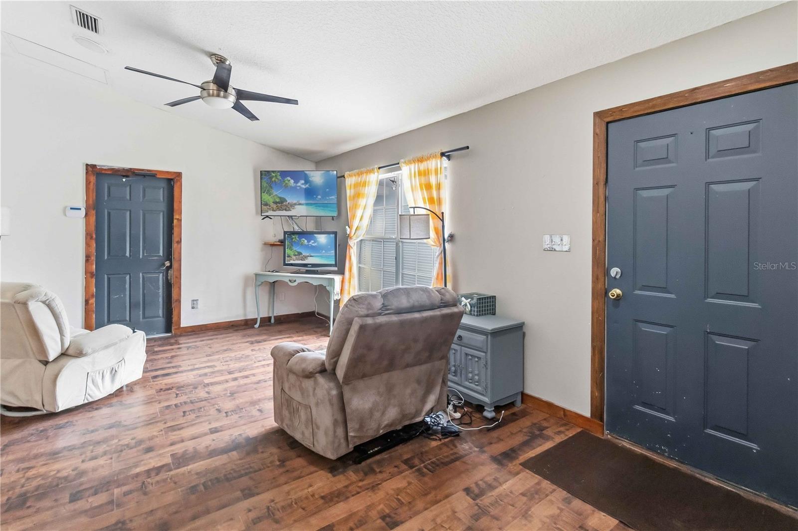 MOUNT PLYMOUTH - Residential