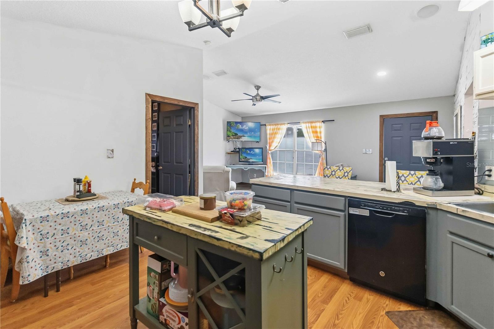 MOUNT PLYMOUTH - Residential