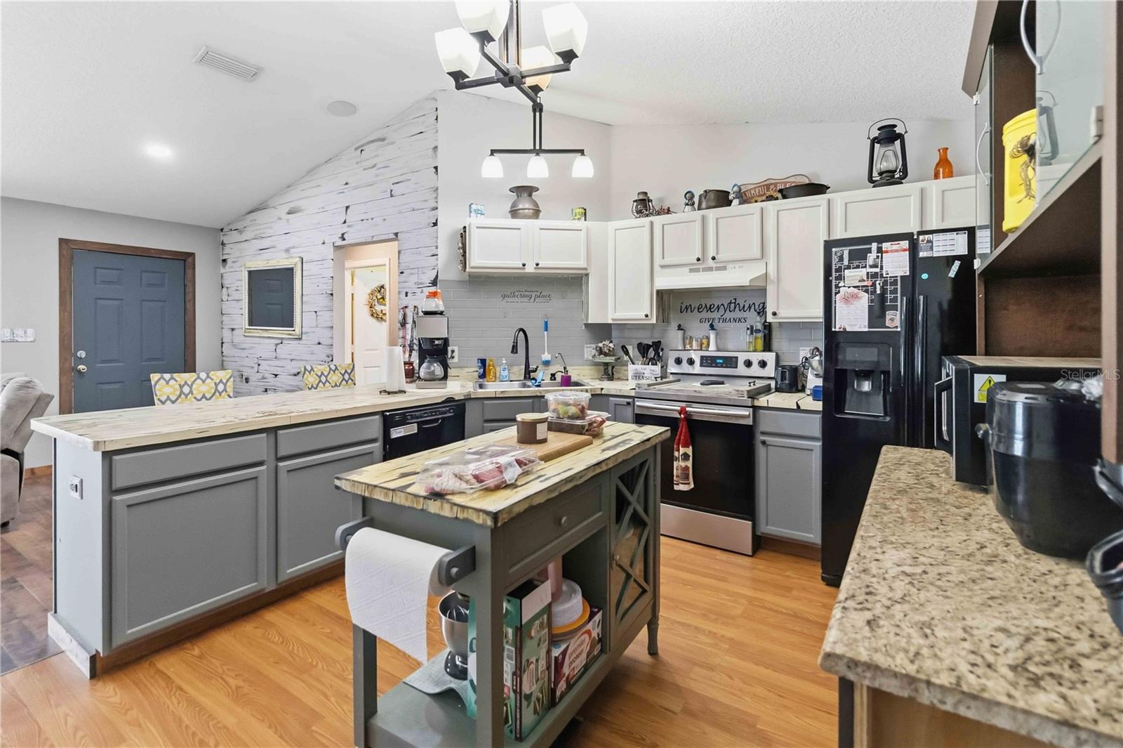 MOUNT PLYMOUTH - Residential