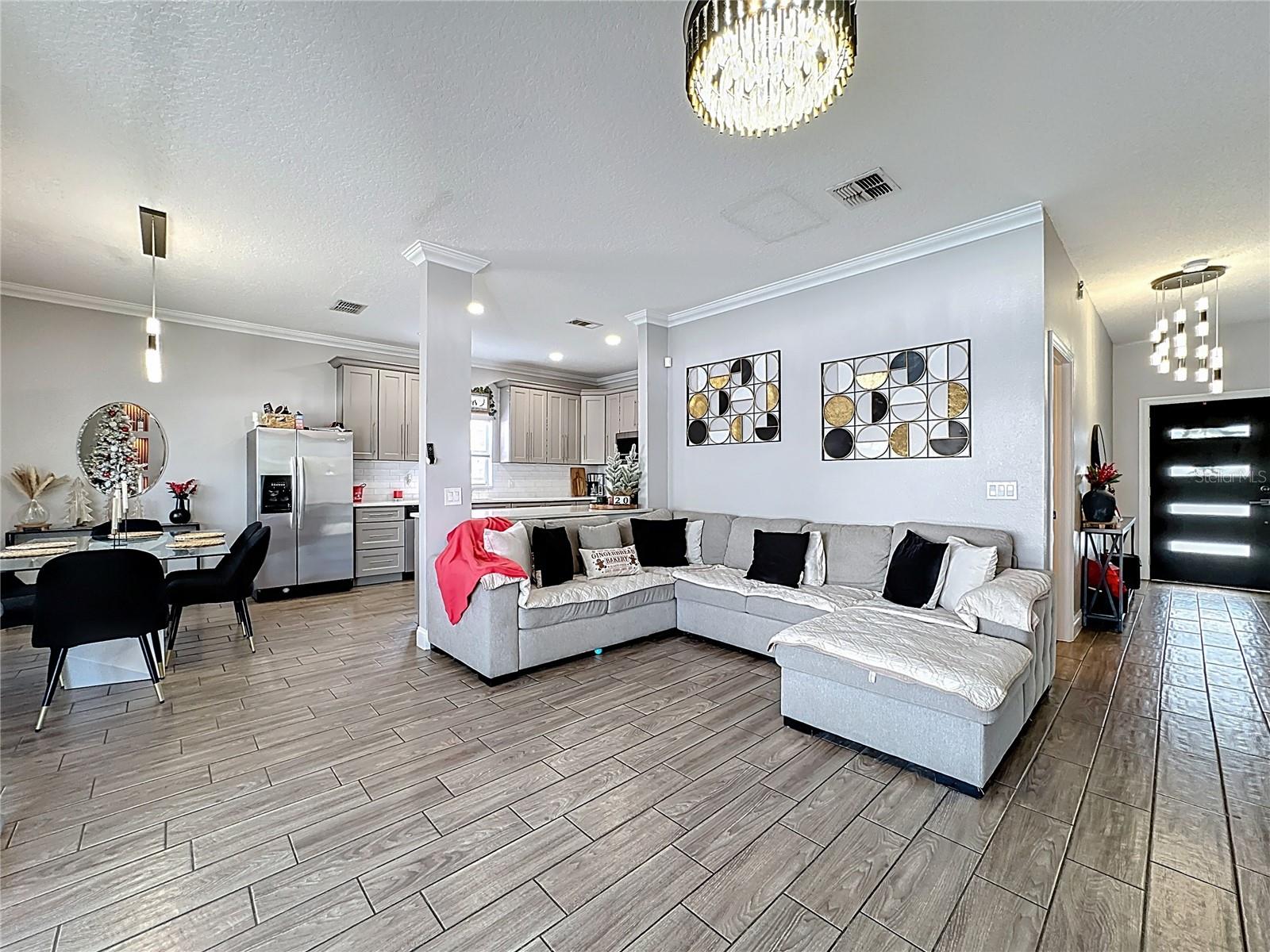 TUSCANY POINTE PH 01 - Residential