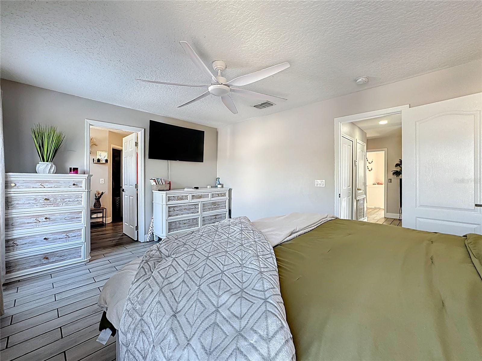 TUSCANY POINTE PH 01 - Residential