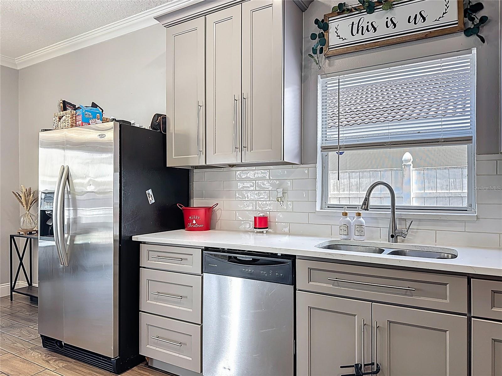 TUSCANY POINTE PH 01 - Residential