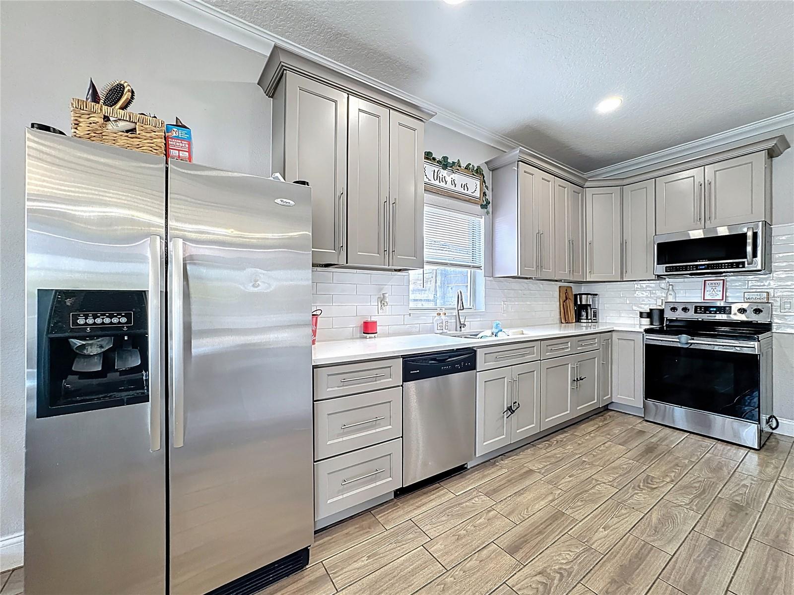 TUSCANY POINTE PH 01 - Residential