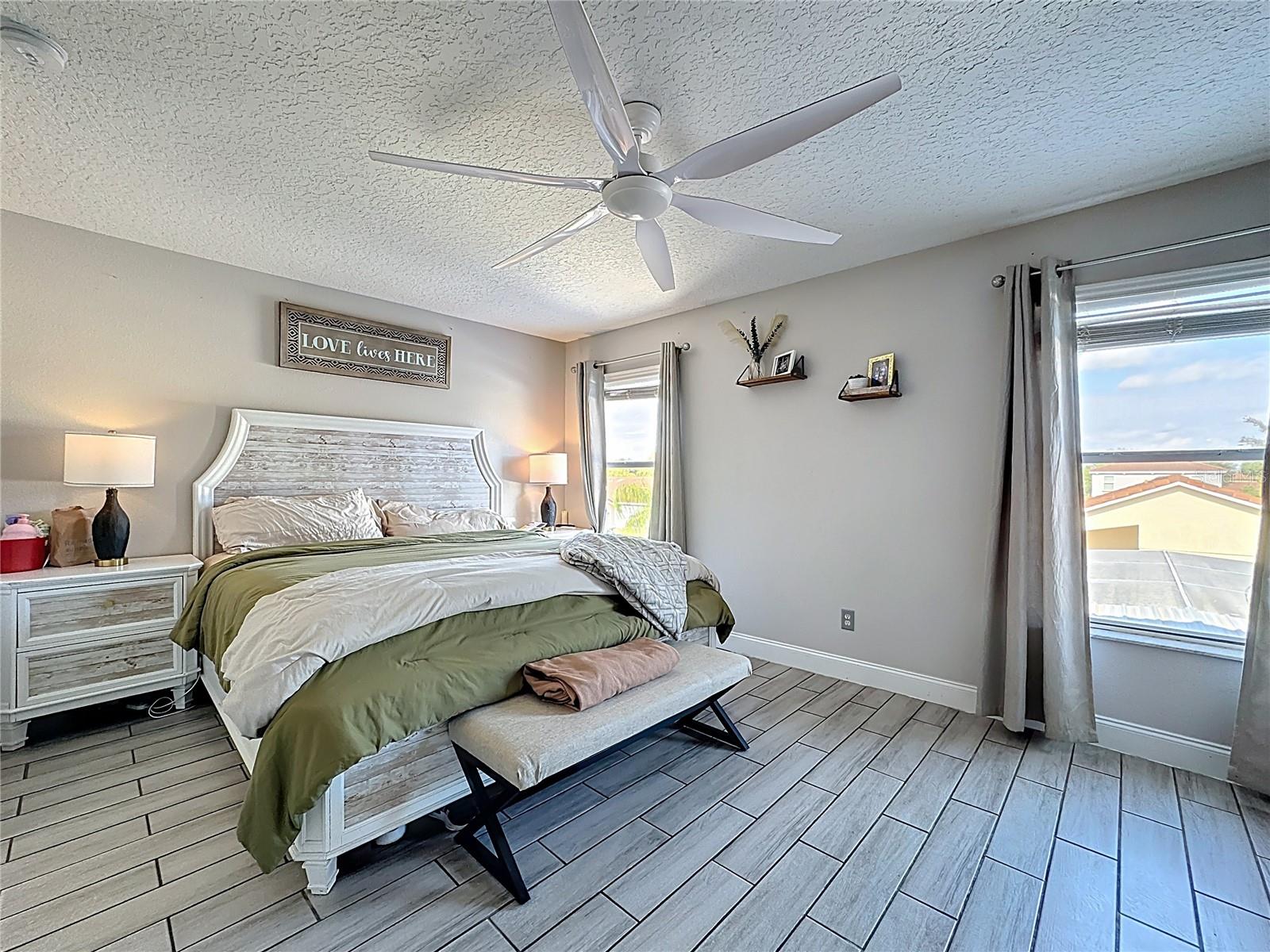 TUSCANY POINTE PH 01 - Residential