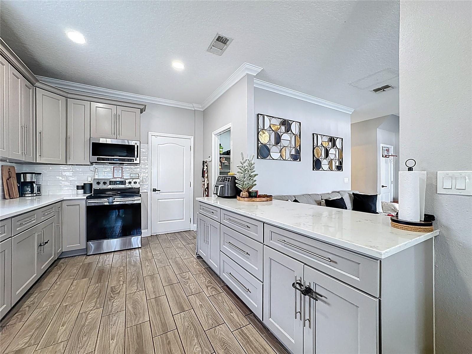 TUSCANY POINTE PH 01 - Residential