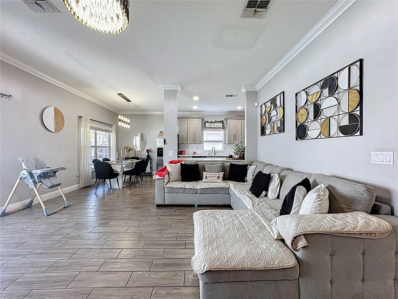 TUSCANY POINTE PH 01 - Residential