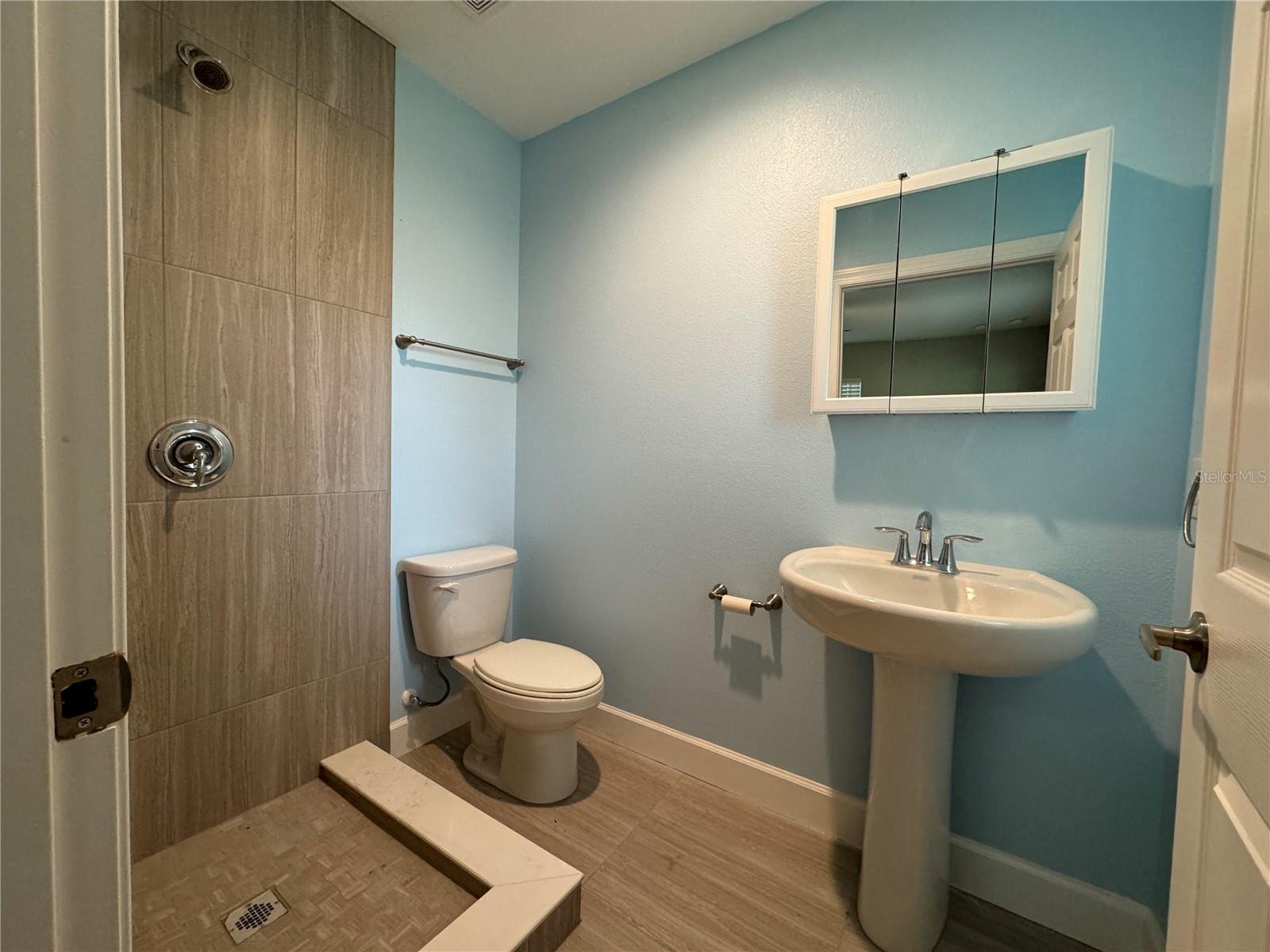 HIGHLAND GROVES - Residential Lease