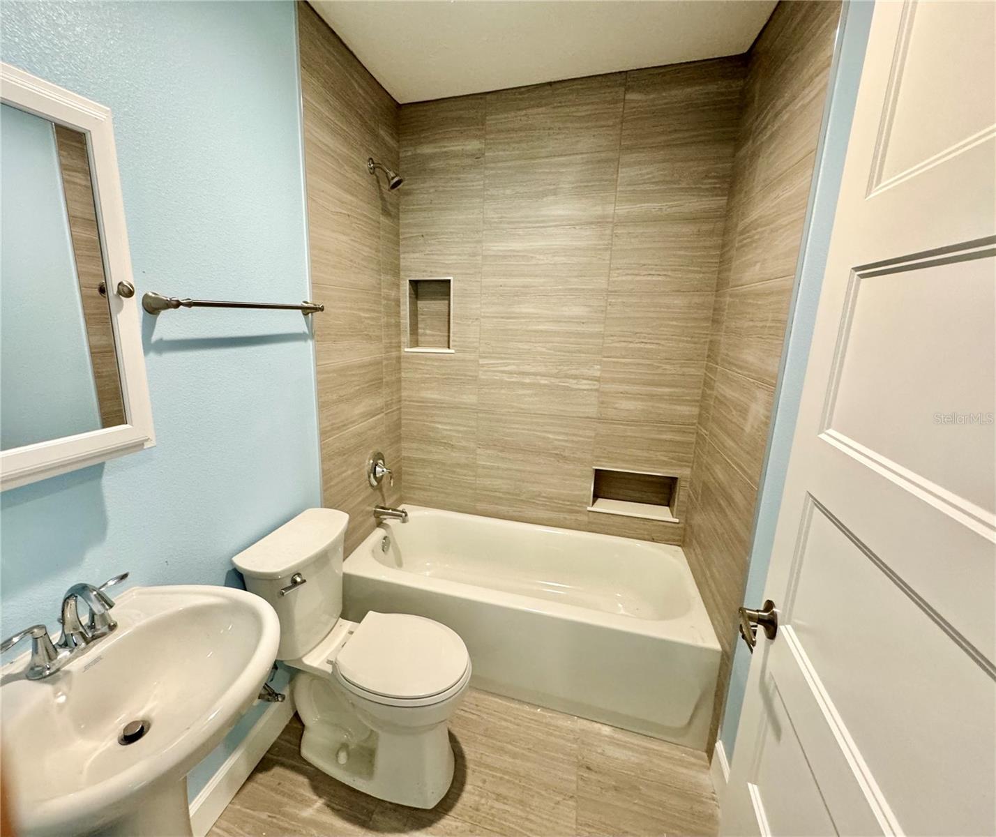 HIGHLAND GROVES - Residential Lease