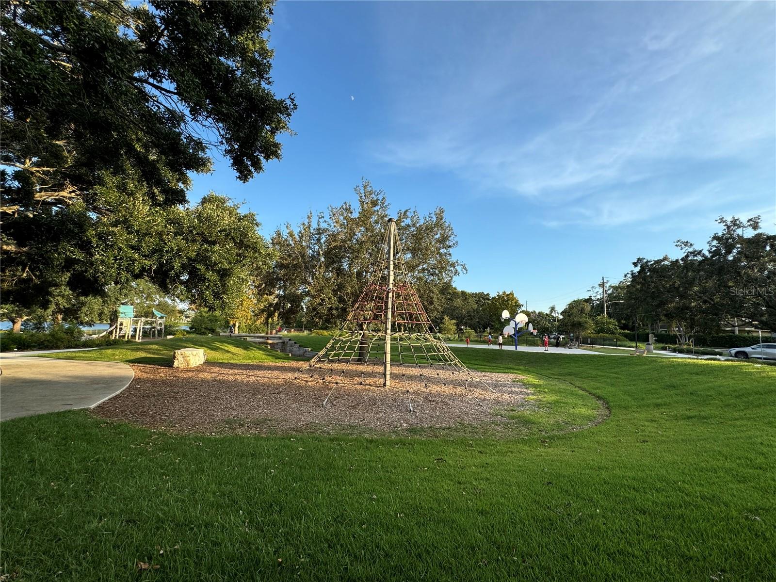 HIGHLAND GROVES - Residential Lease