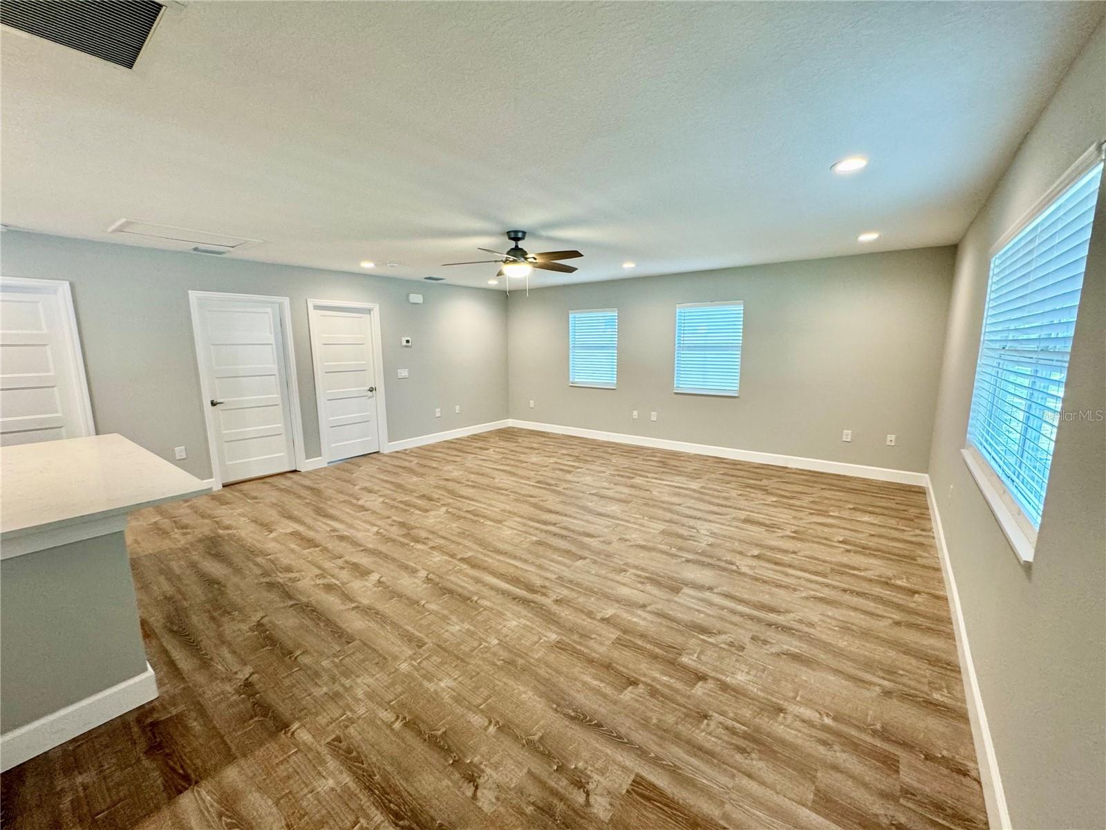 HIGHLAND GROVES - Residential Lease