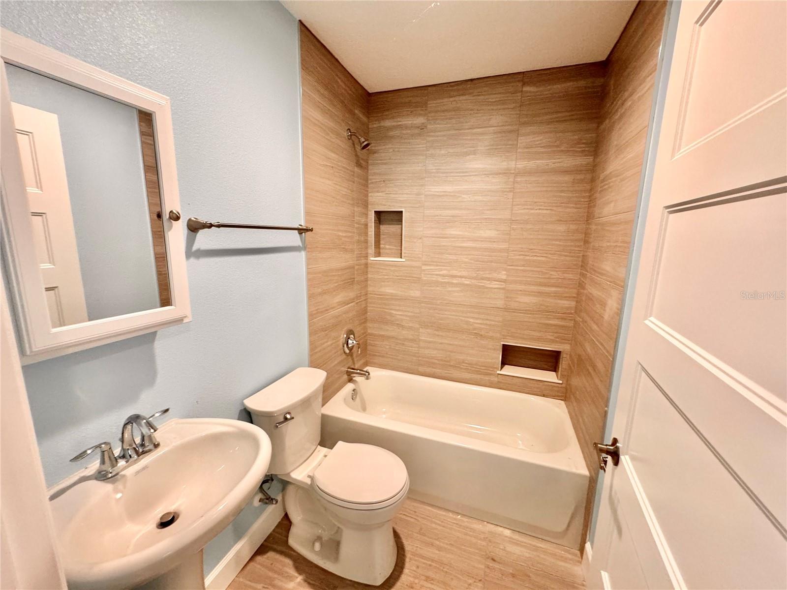 HIGHLAND GROVES - Residential Lease