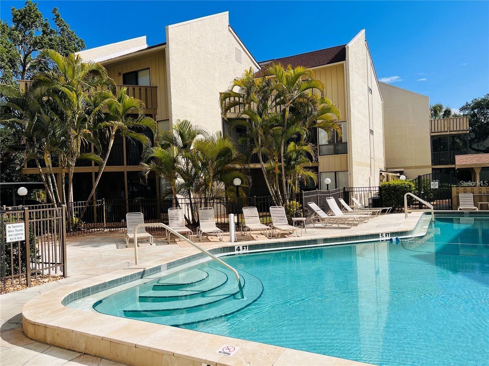 BAY OAKS - Residential