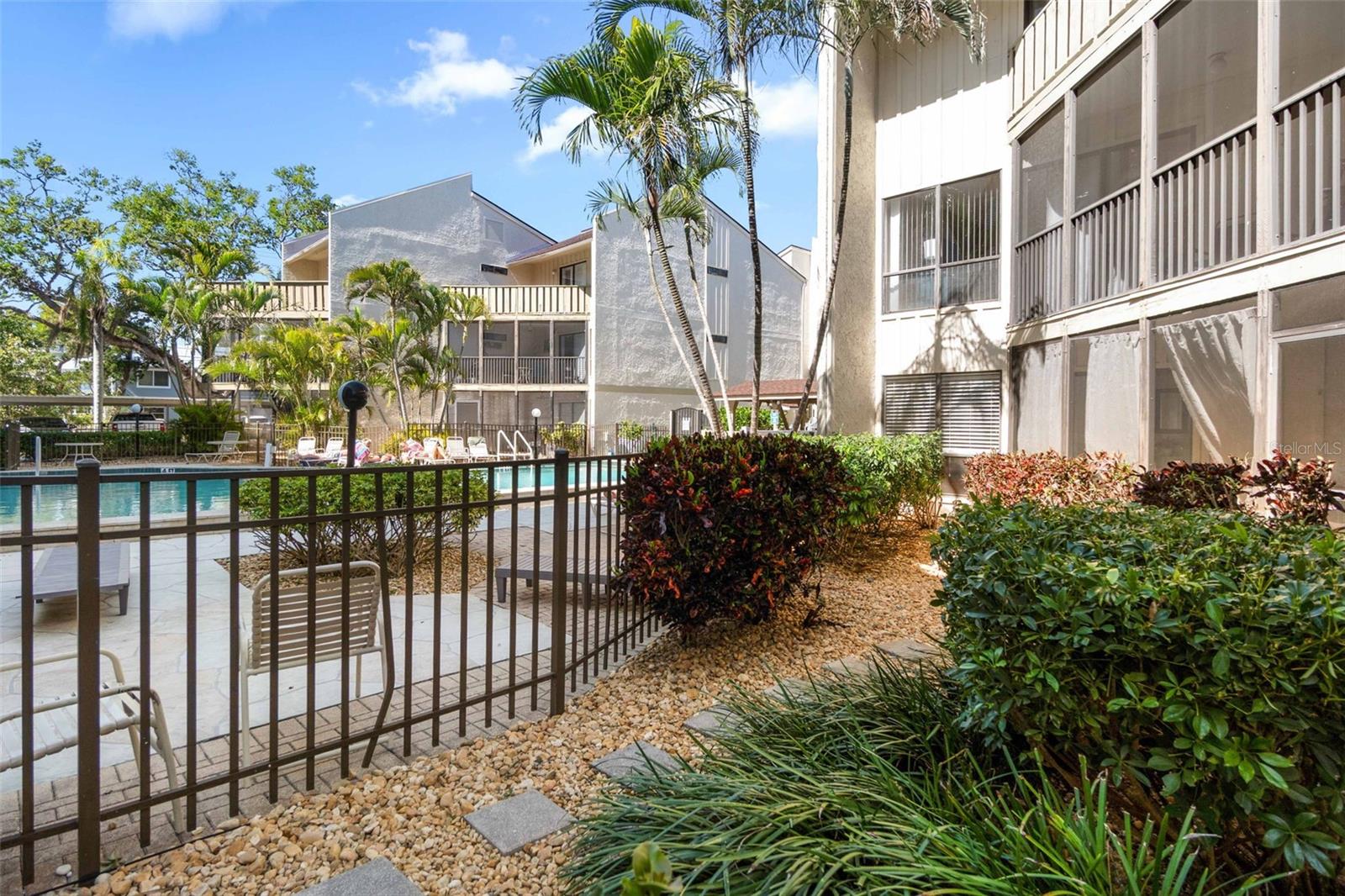 BAY OAKS - Residential