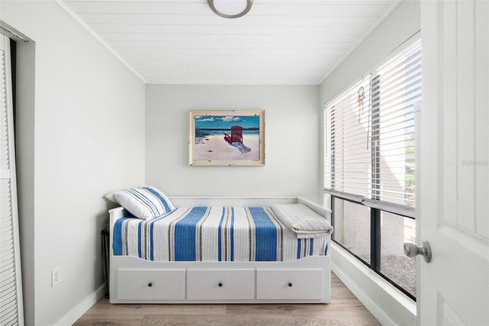 BAY OAKS - Residential