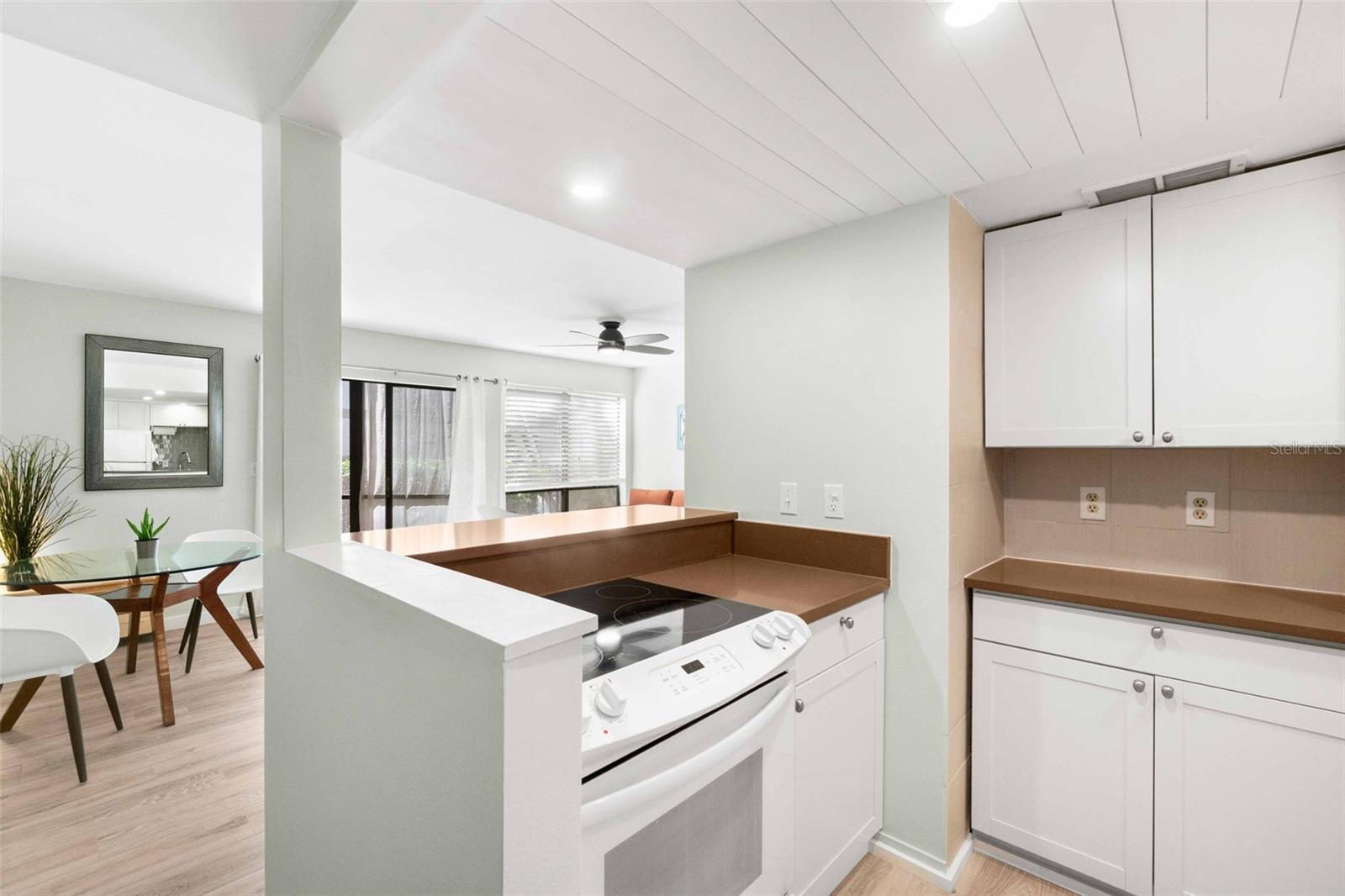 BAY OAKS - Residential