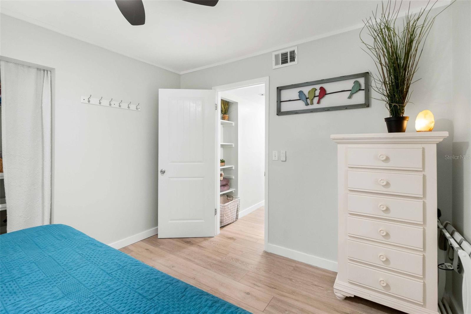 BAY OAKS - Residential