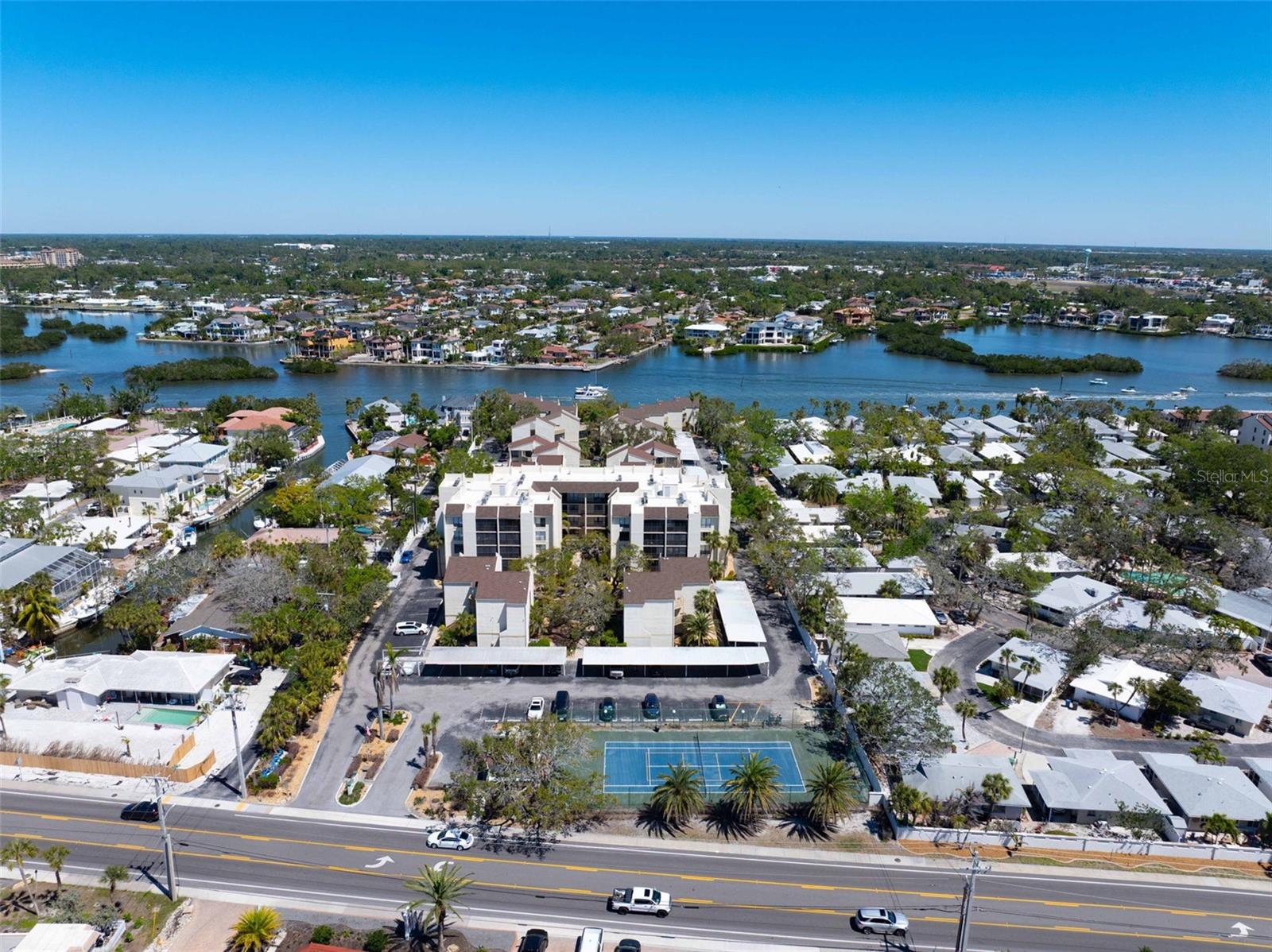 BAY OAKS - Residential