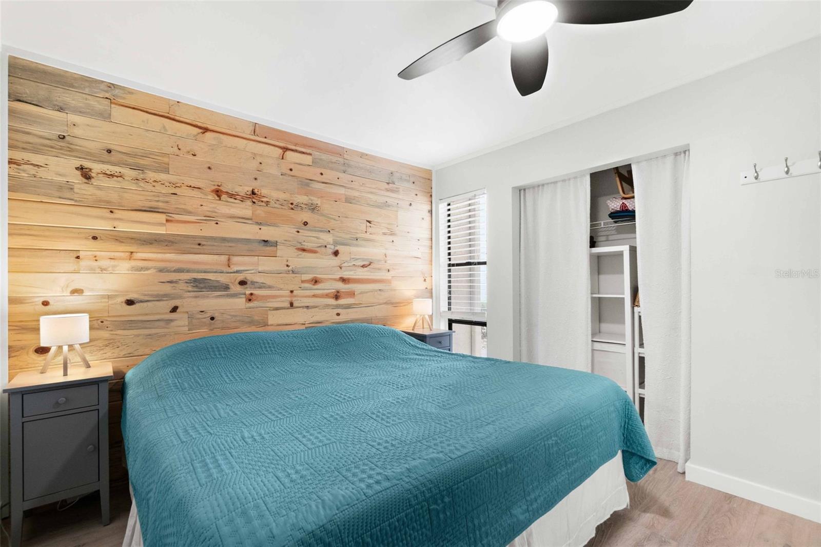 BAY OAKS - Residential