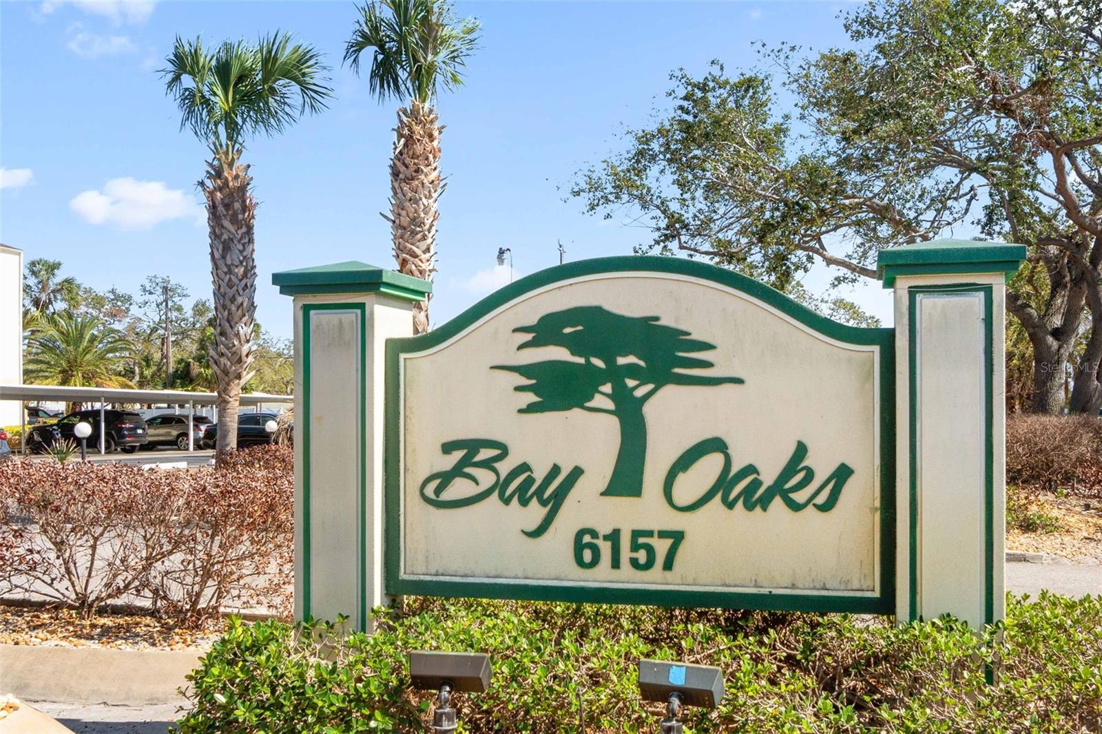 BAY OAKS - Residential