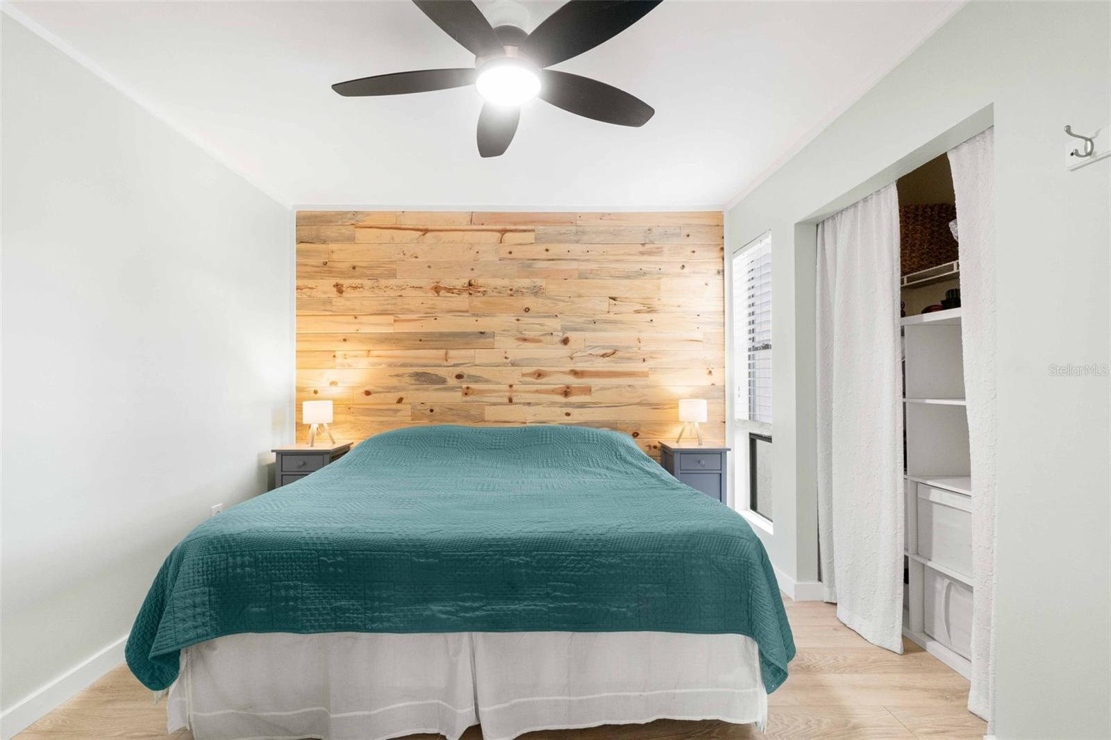 BAY OAKS - Residential