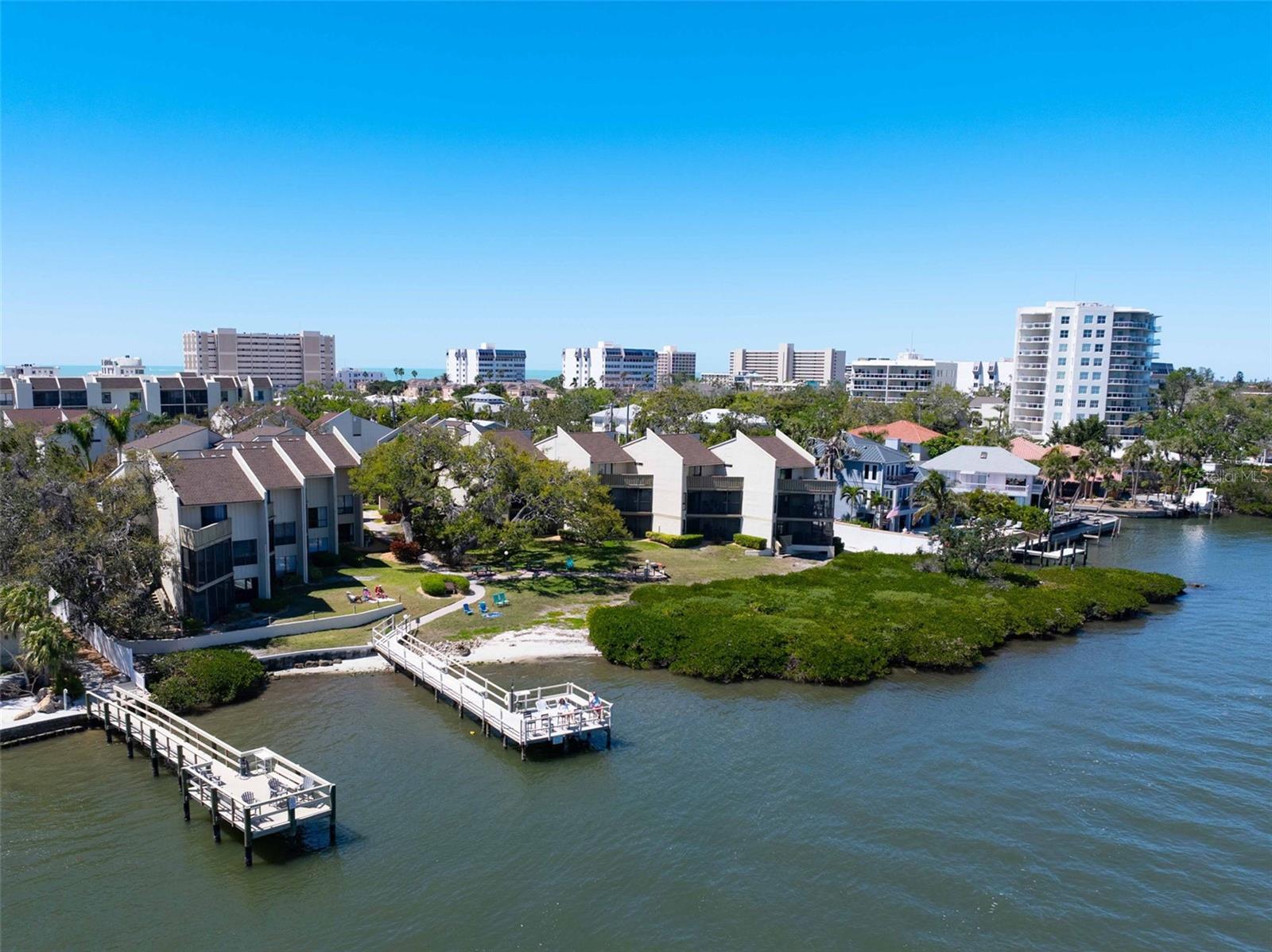 BAY OAKS - Residential