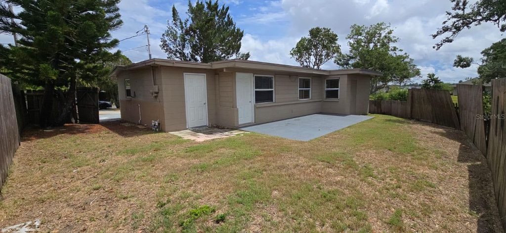 Photo of 10118 114th Terrace, Largo, FL 33773 (MLS # TB8385317)