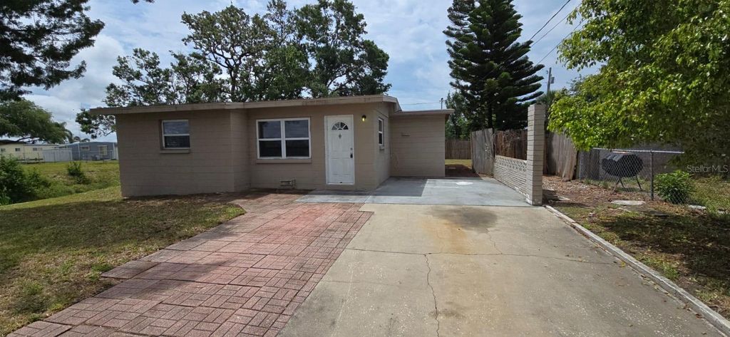 Photo of 10118 114th Terrace, Largo, FL 33773 (MLS # TB8385317)