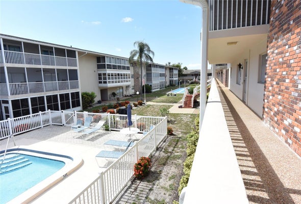 3751 S SCHOOL AVE APT 26, SARASOTA, FL 34239 - Image b017b8692f76eaaec3a82f3f1d76f71f/718337990