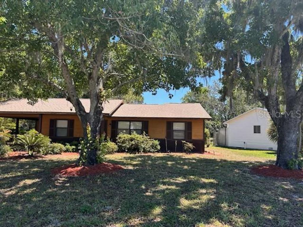 Photo of 35 Aberdeen Circle, Leesburg, FL 34788 (MLS # O6396314)