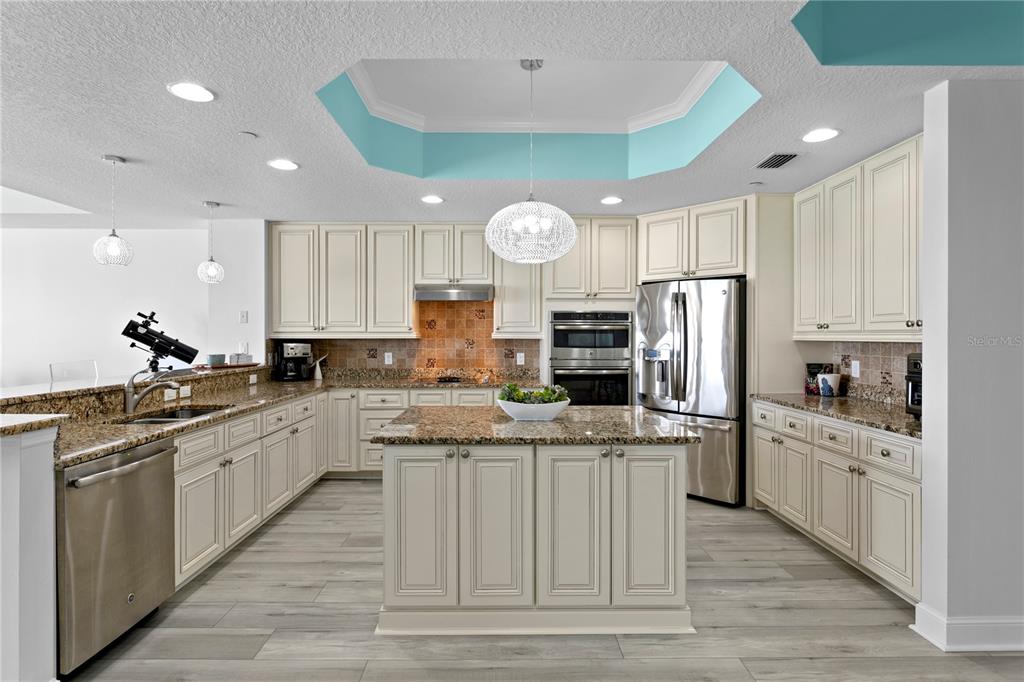 BEACH CLUB OF MADEIRA CONDO - Residential