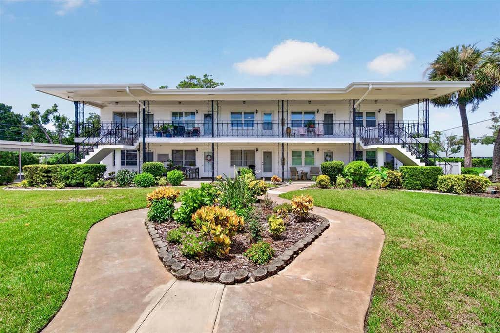 Photo of 138 36th Avenue N #208 W, St Petersburg, FL 33704 (MLS # TB8539527)